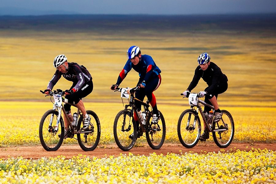 Speaker profesional para eventos de mountain bike en Toledo con participantes en plena competición